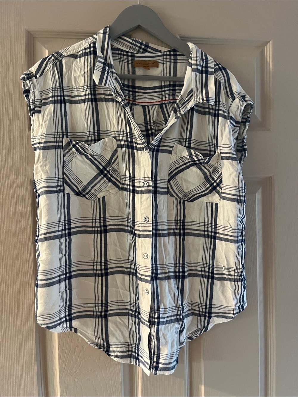 À.JACHS Girlfriend White & Navy Plaid Sleeveless Button-Up Blouse